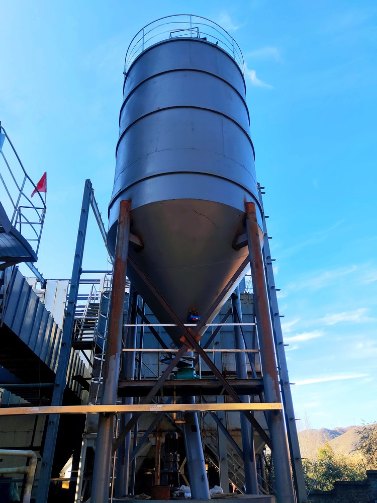 某磚廠脫硫塔灰罐